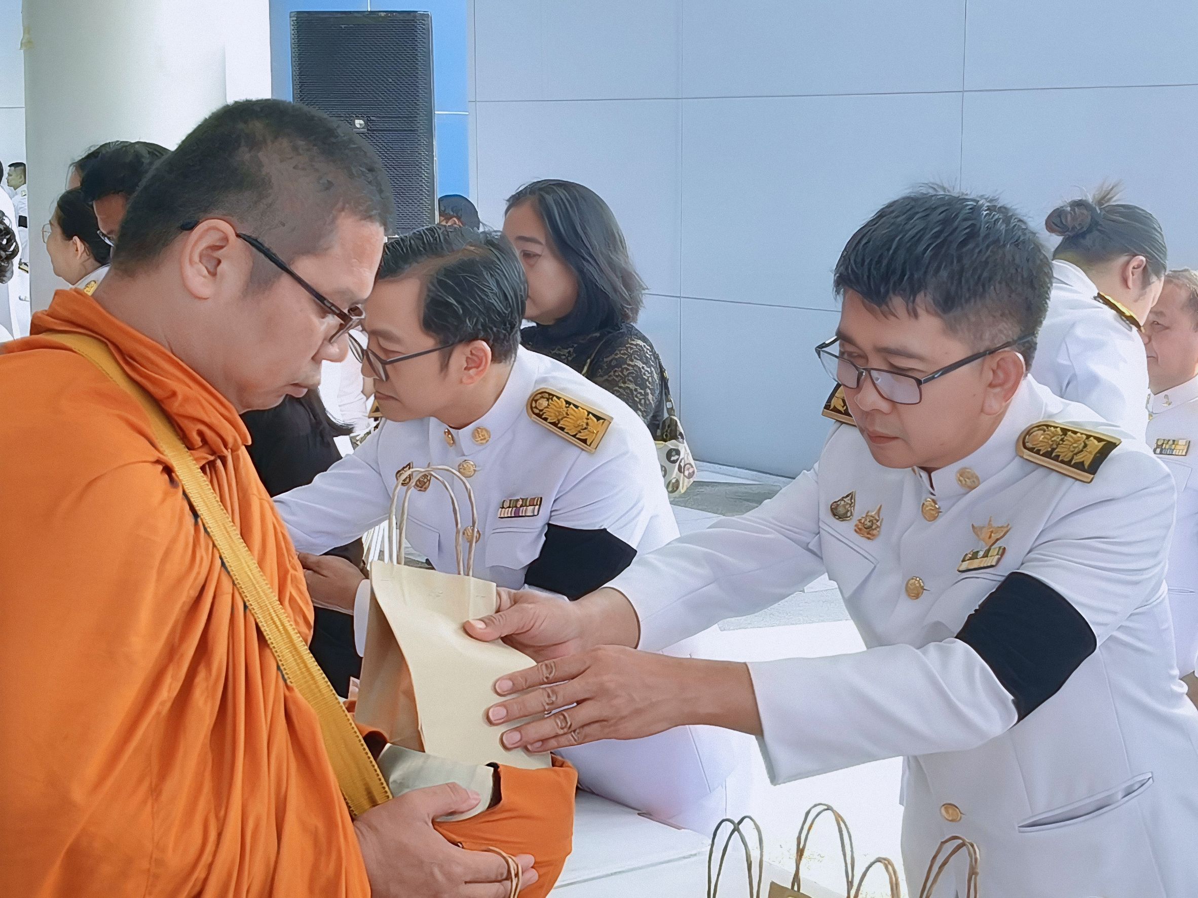 title - วันอังคารที่ 31 มีนาคม 2569 เวลา 07.00 น. นายประเสริฐ กาญจนเกียรติกุล ปฏิรูปที่ดินจังหวัดบุรีรัมย์ พร้อมด้วยเจ้าหน้าที่ ส.ป.ก.บุรีรัมย์ ร่วมรัฐพิธีที่ระลึก 